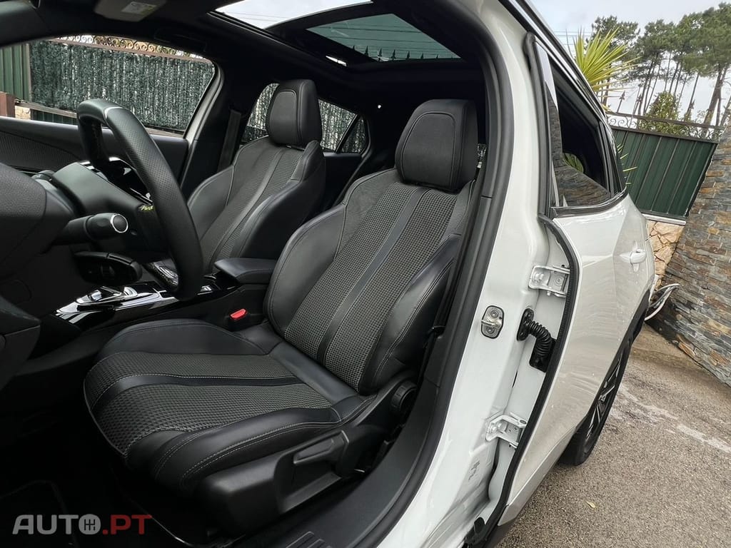 Peugeot E-2008 50 kWh GT Line - 310kms Aut