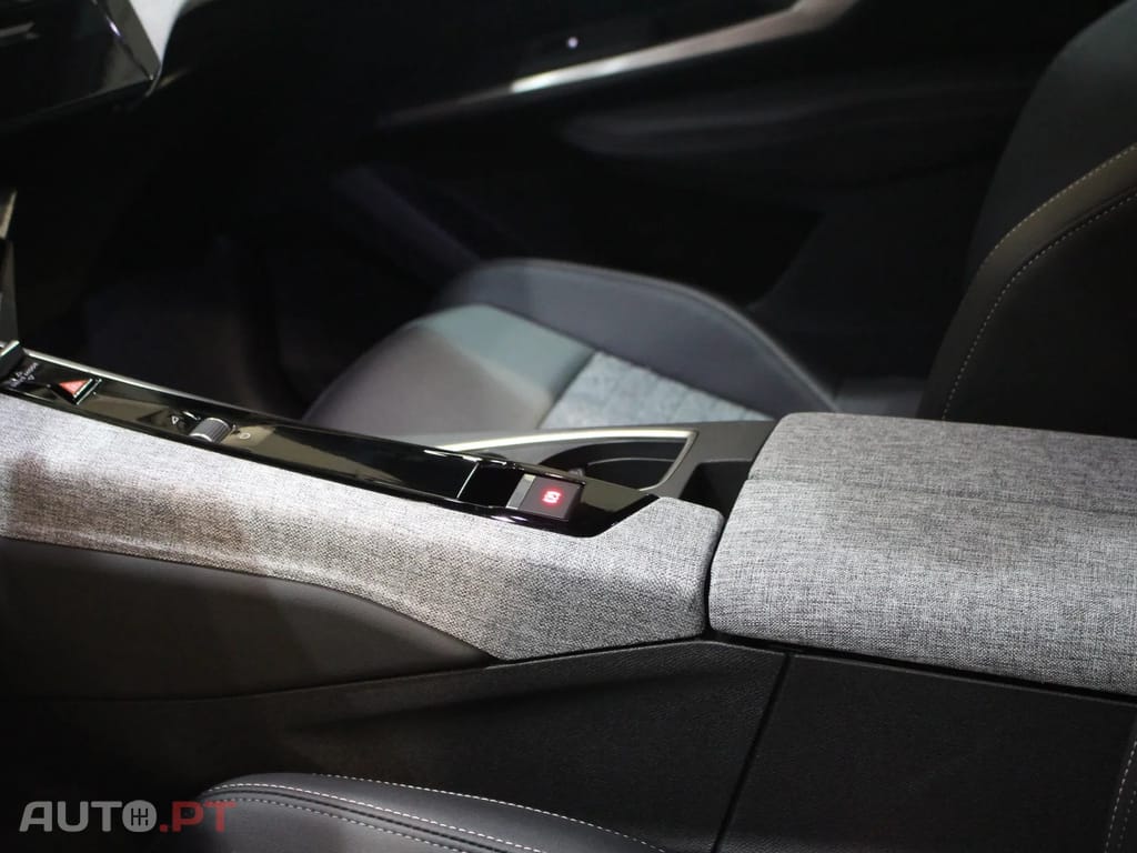 Peugeot 3008 1.2 Hybrid Allure e-DCS6