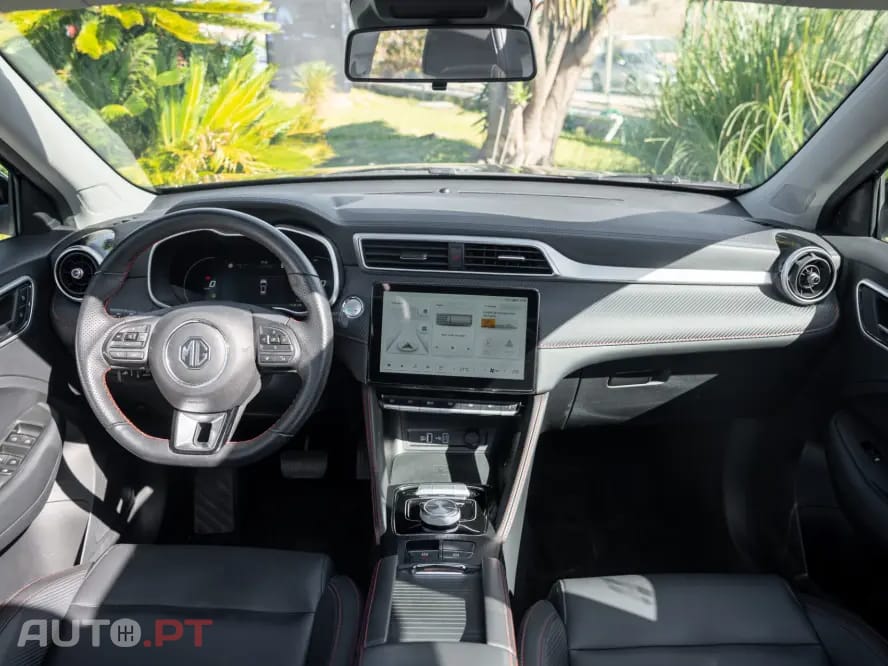 MG ZS Standard Luxury