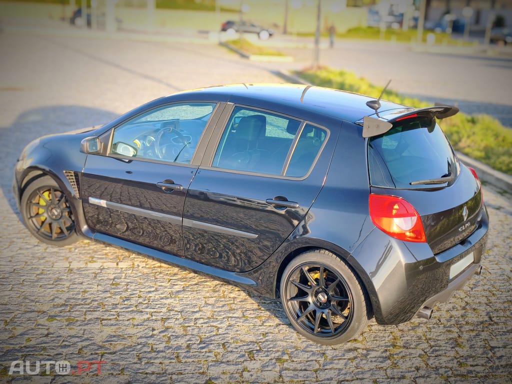 Renault Clio Dynamique S Look RS