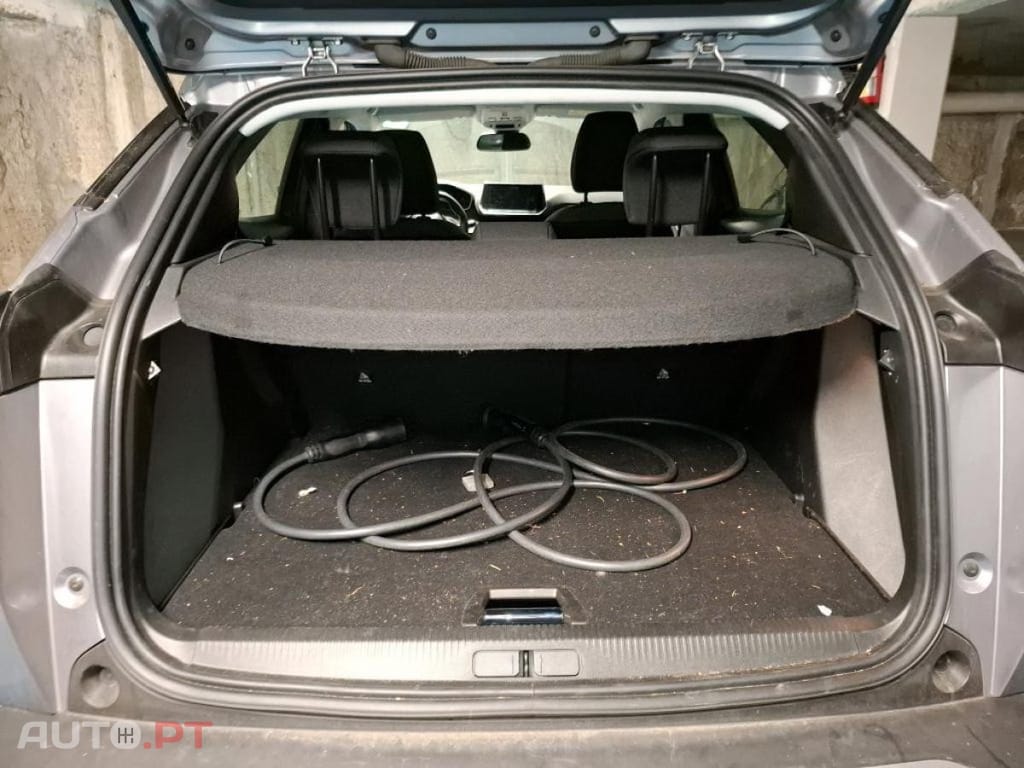 Peugeot E-2008 50 kWh Active Pack