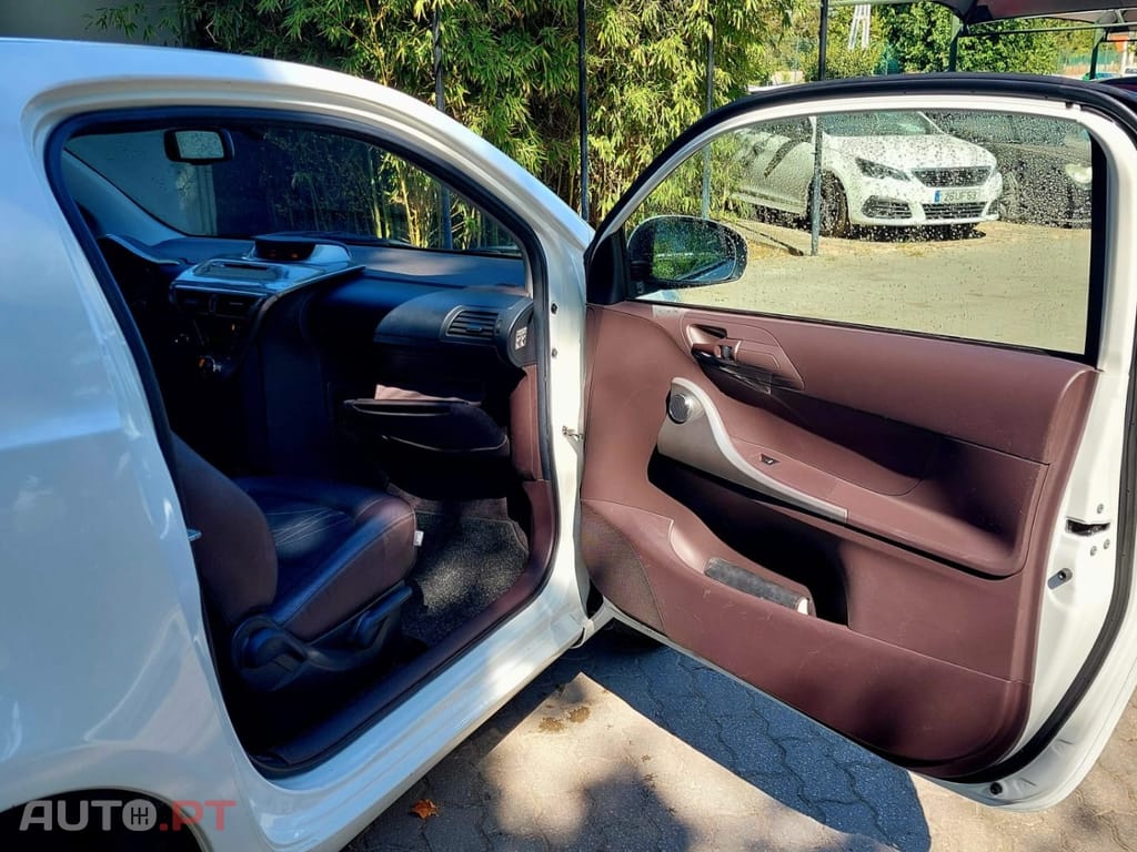 Toyota iQ 1.0 VVT-i