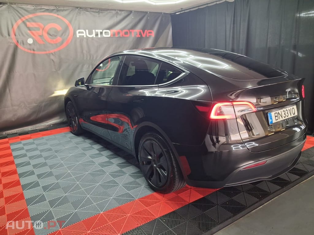 Tesla Model Y Long-Range RWD