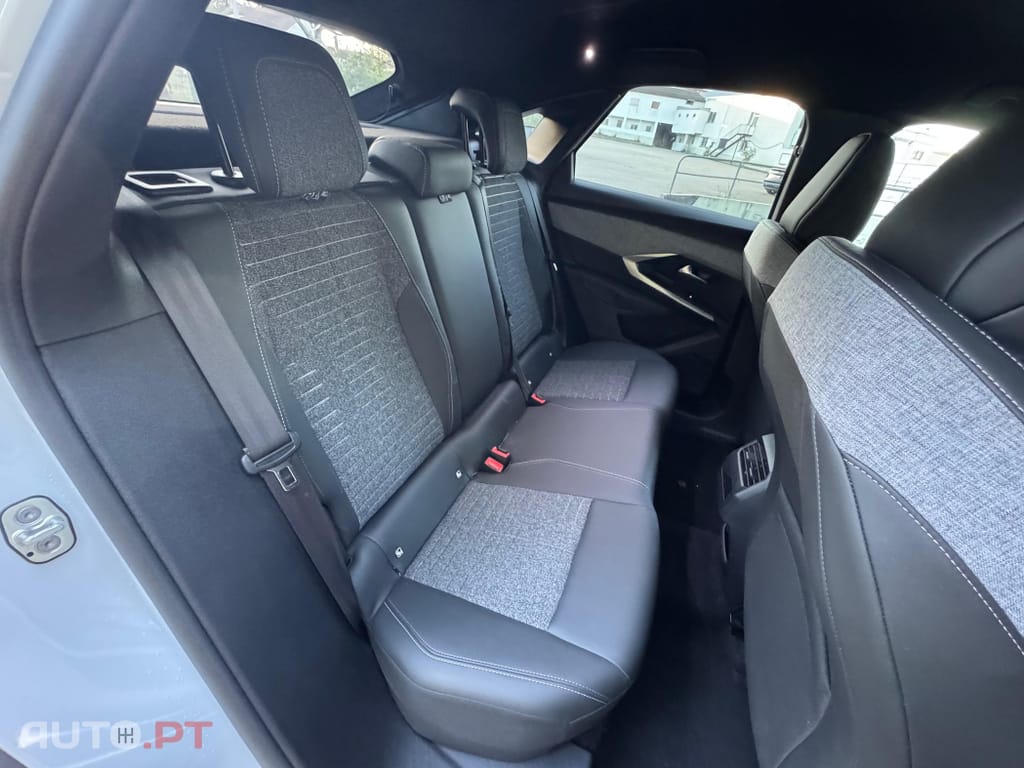 Peugeot 3008 1.2 Hybrid Allure e-DCS6