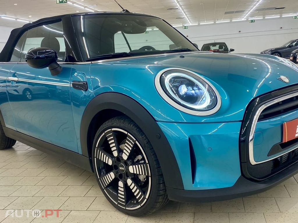 MINI Cooper Premium Plus Classic Auto