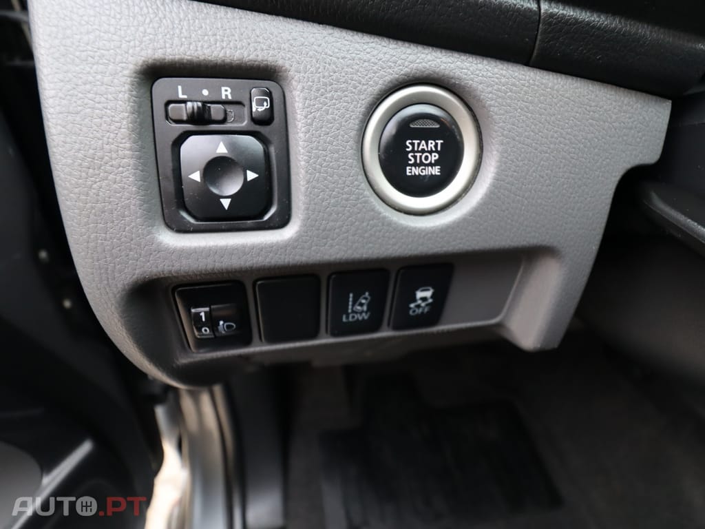 Mitsubishi L200 2.4 DI-D CD Invite Strakar Look 4WD