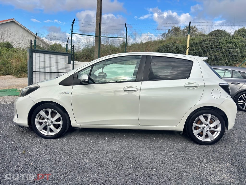 Toyota Yaris 1.5 HSD Square Collec.White