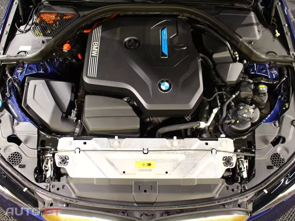 BMW 330 e Line Luxury Auto