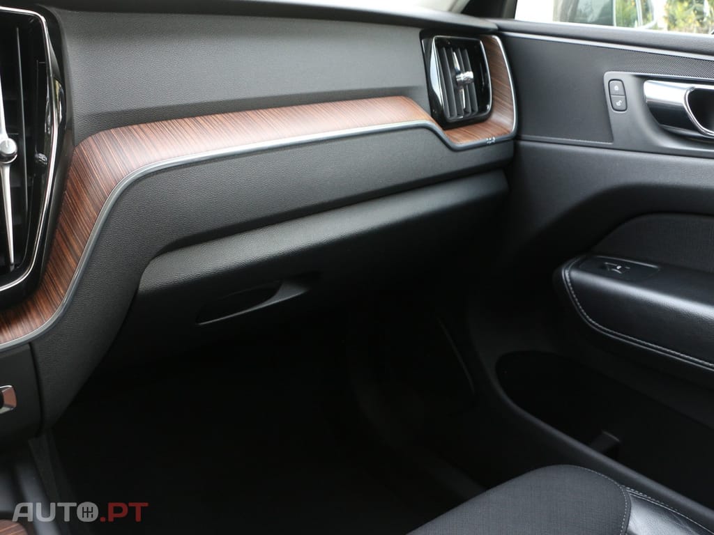 Volvo XC60 2.0 T8 PHEV Momentum AWD
