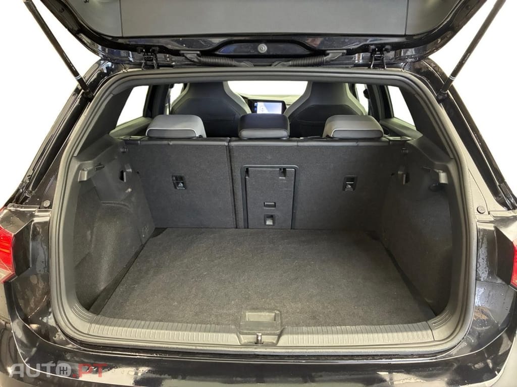 Volkswagen Golf 1.5 eTSI OPF R-Line DSG7