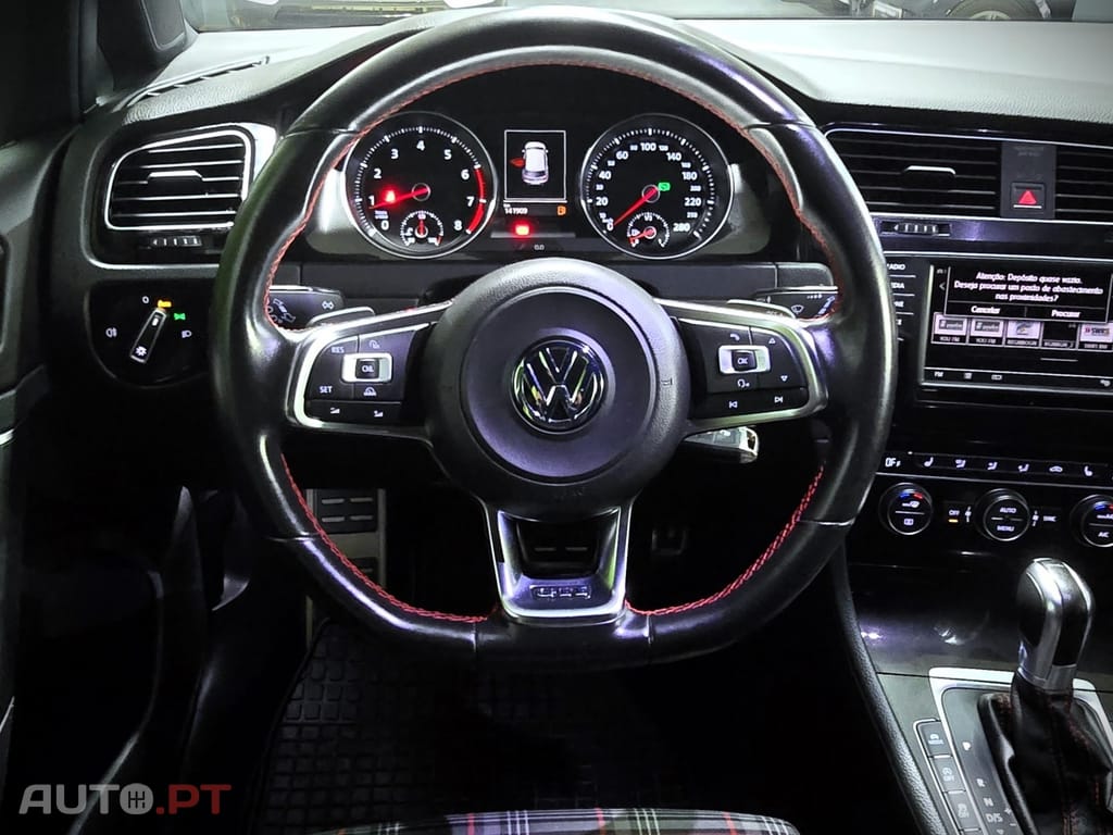 Volkswagen Golf GTI Performance BlueMotion DSG