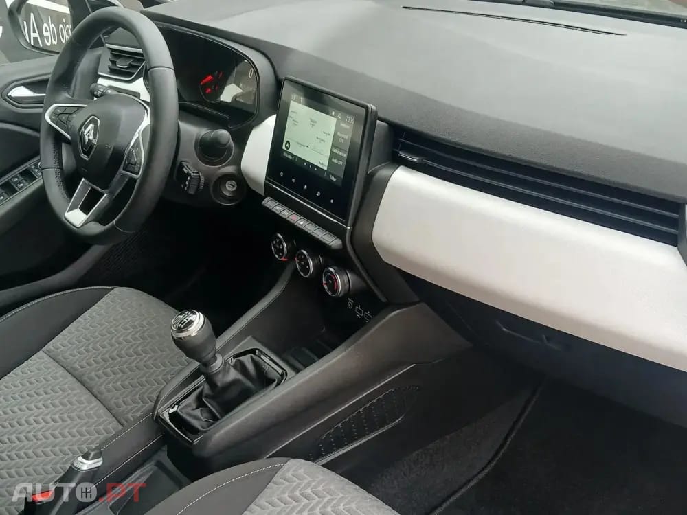 Renault Clio Outro
