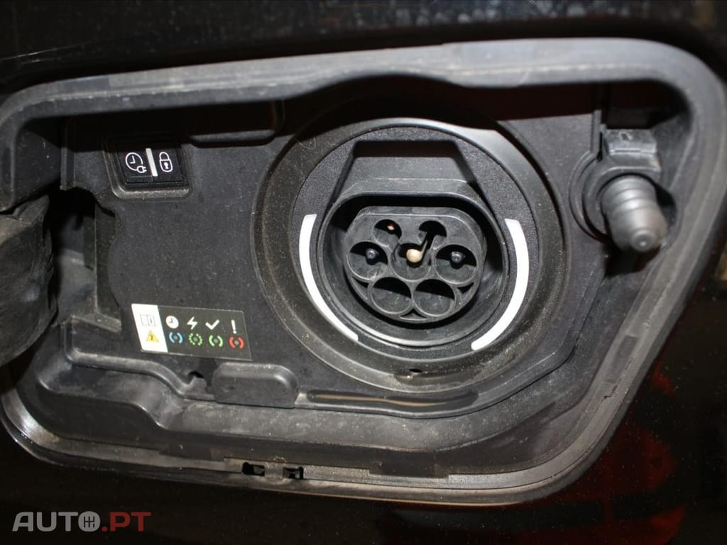 Peugeot 3008 1.6 Hybrid GT e-EAT8