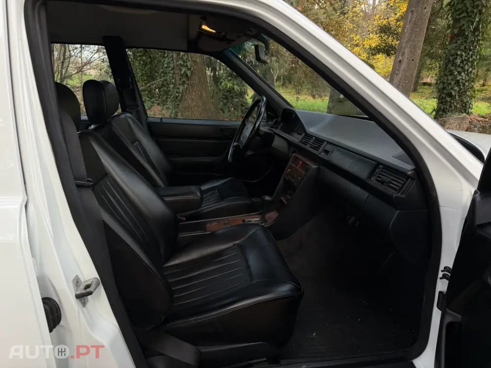 Mercedes-Benz 260 260 E