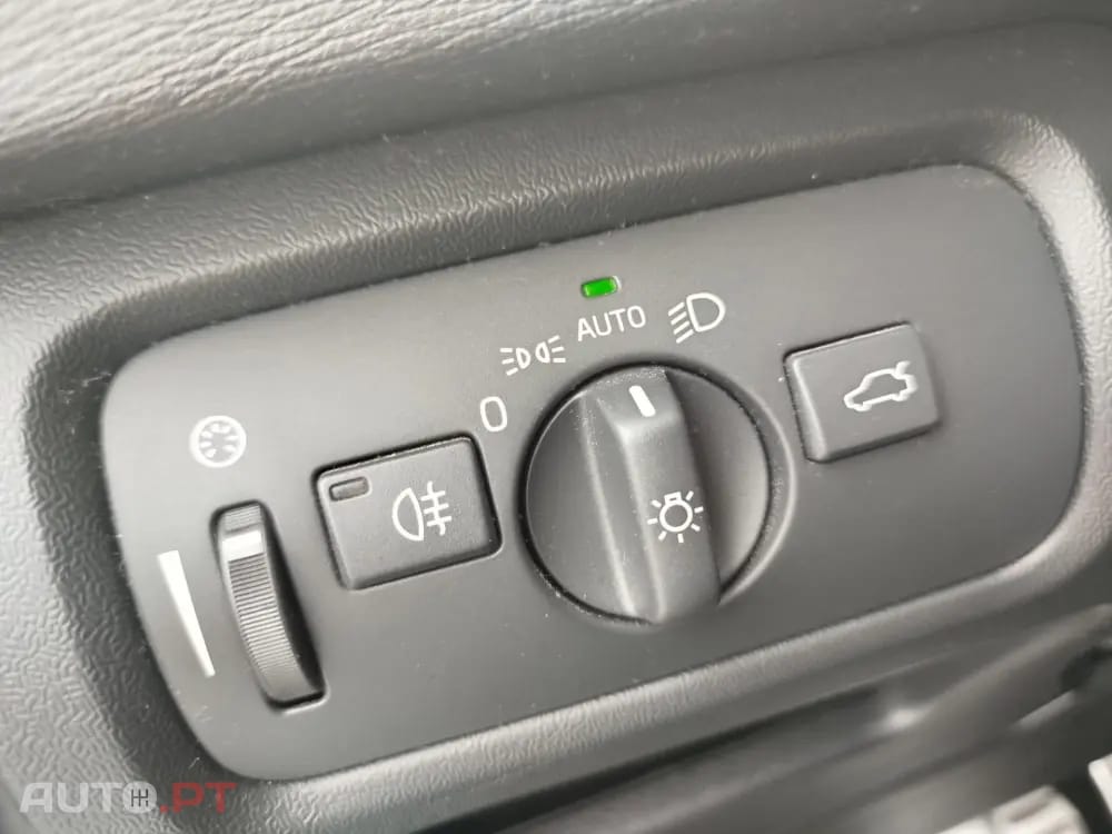 Volvo V40 2.0 D4 R-Design Summum