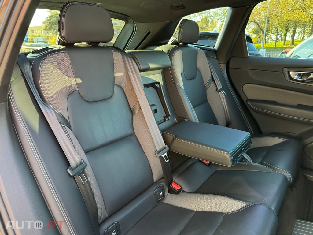 Volvo XC60 2.0 T6 PHEV R-Design AWD