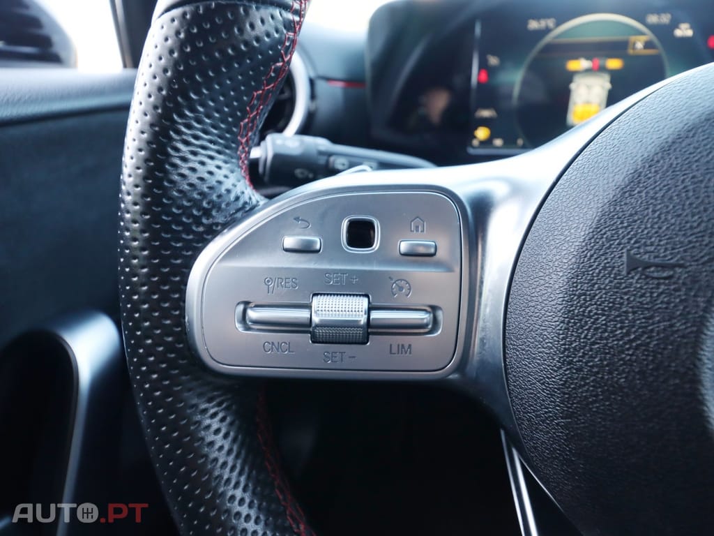 Mercedes-Benz A 180 d AMG Line Aut. — fotografia 13