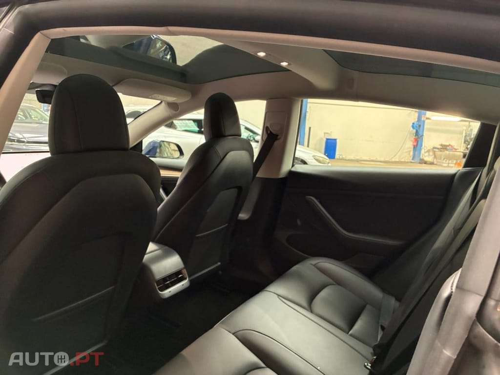 Tesla Model 3 Standard Range Plus RWD