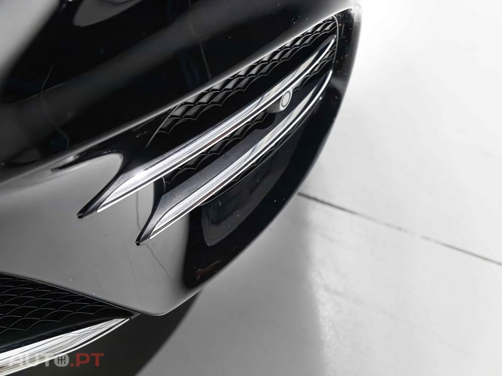 Mercedes-Benz V 300 d Longo Avantgarde