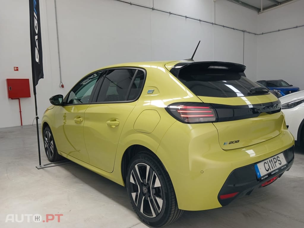 Peugeot E-208 50 kWh Style