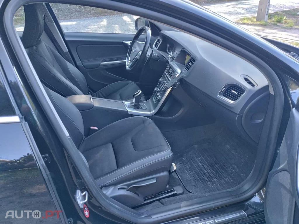 Volvo V60 2.0 D4 Momentum Eco Geartronic