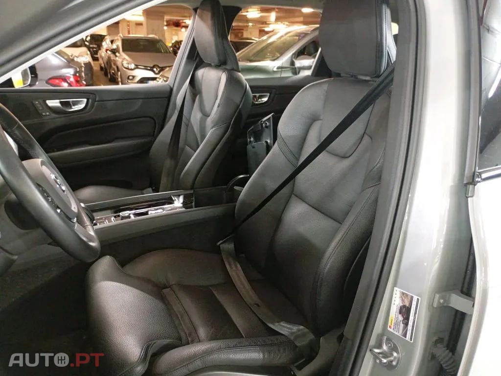 Volvo XC60 2.0 T6 PHEV Plus Dark AWD