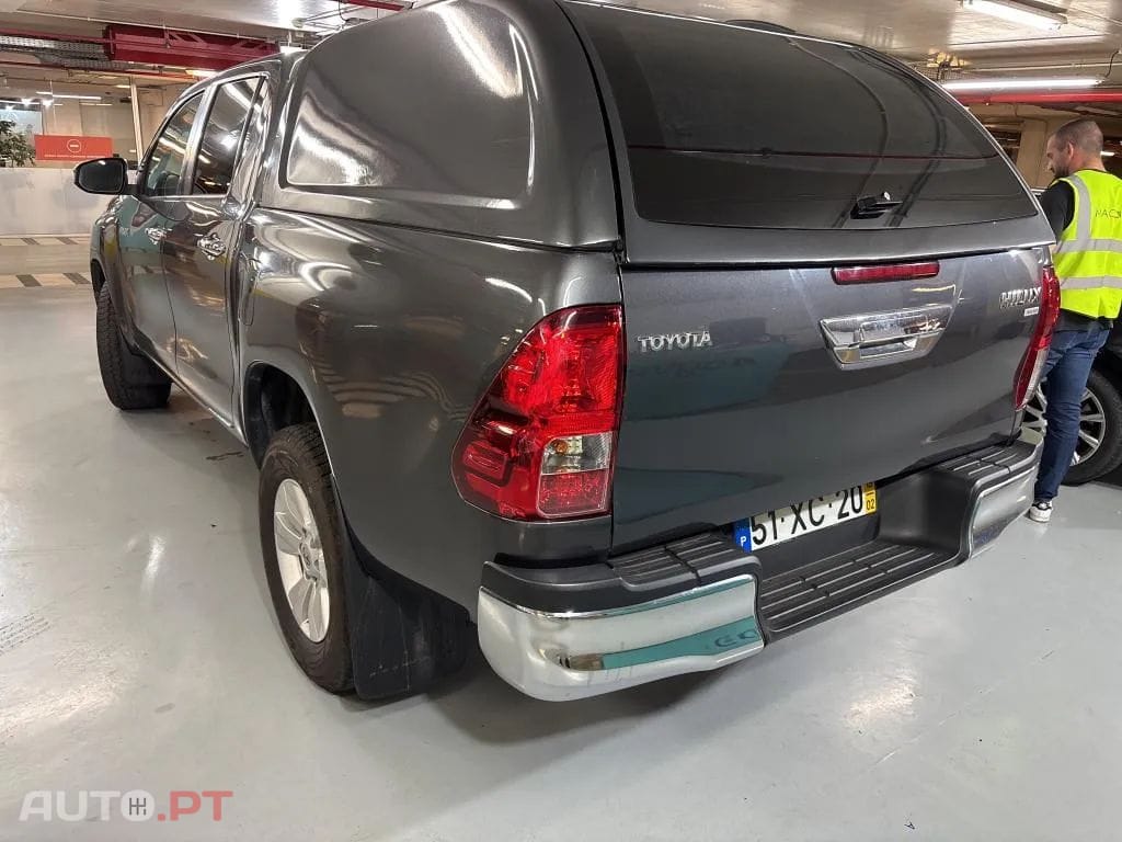 Toyota Hilux 2.4 D-4D 4WD CD Tracker