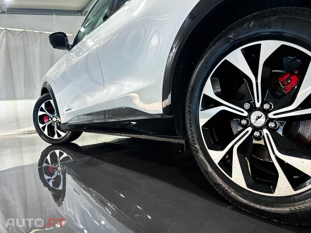 Ford Mustang Mach-E AWD PREMIUM