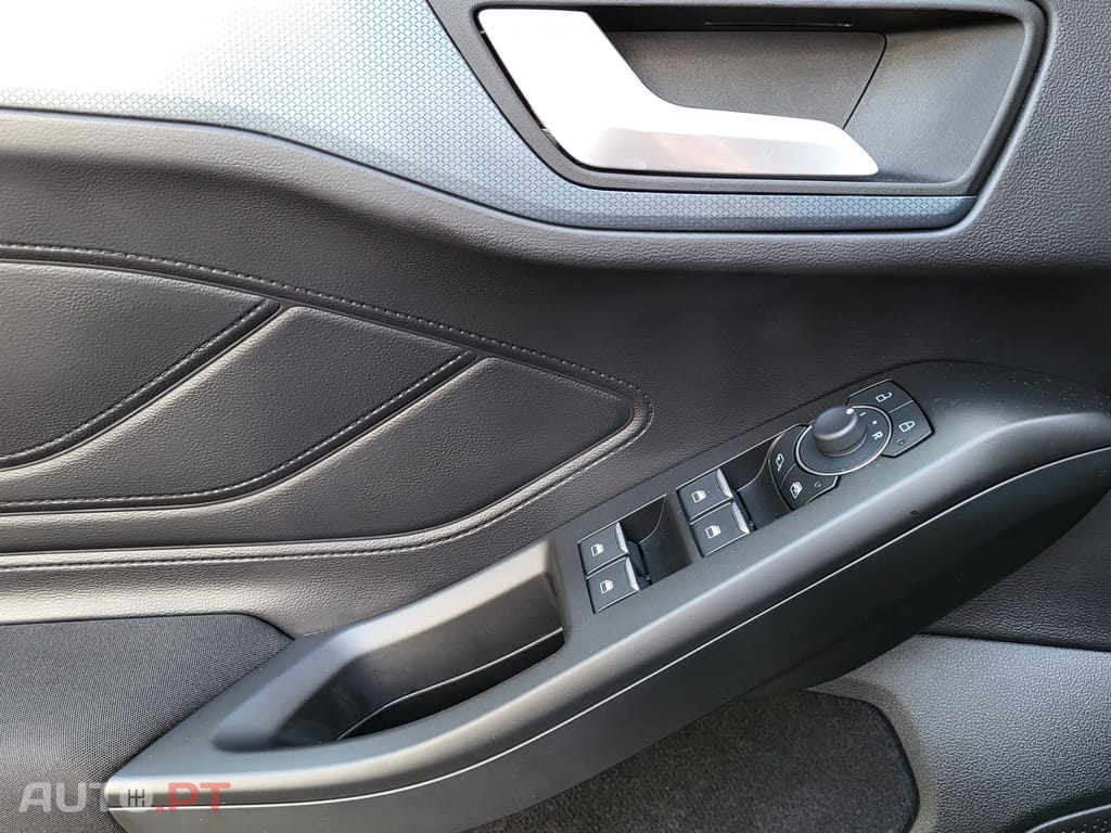 Ford Focus 1.0 EcoBoost MHEV Active X