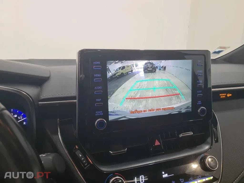 Toyota Corolla Touring Sports 2.0 Hybrid Luxury Black