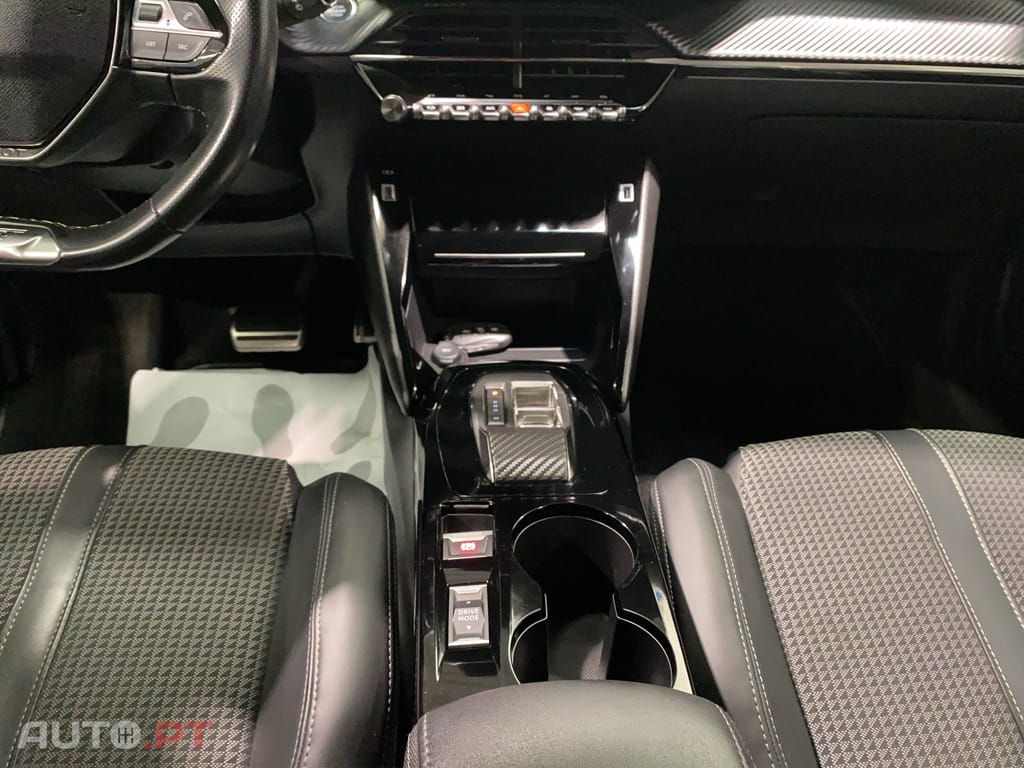 Peugeot 2008 1.2 PureTech GT EAT8