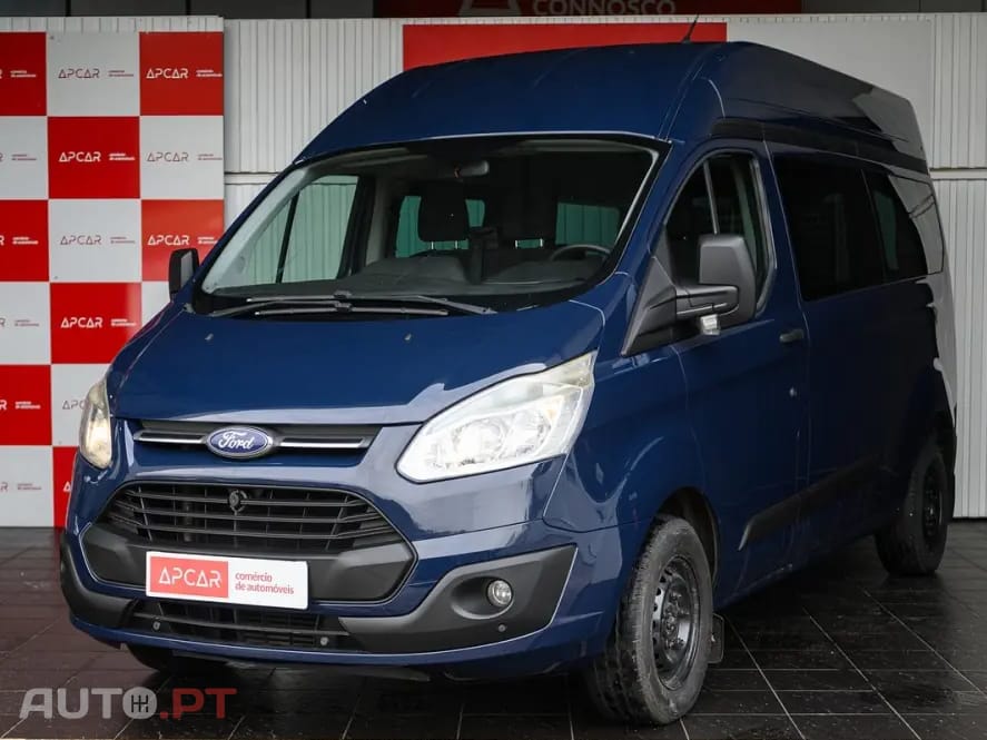Ford Transit Custom Adaptada p/ 3 cadeiras de rodas