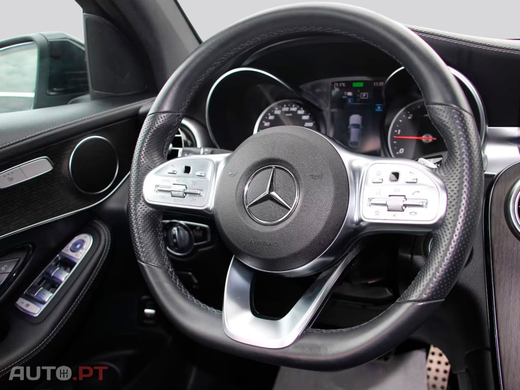 Mercedes-Benz GLC 300 I.V.A DEDUTIVEL de 4M Coupe AMG-Line