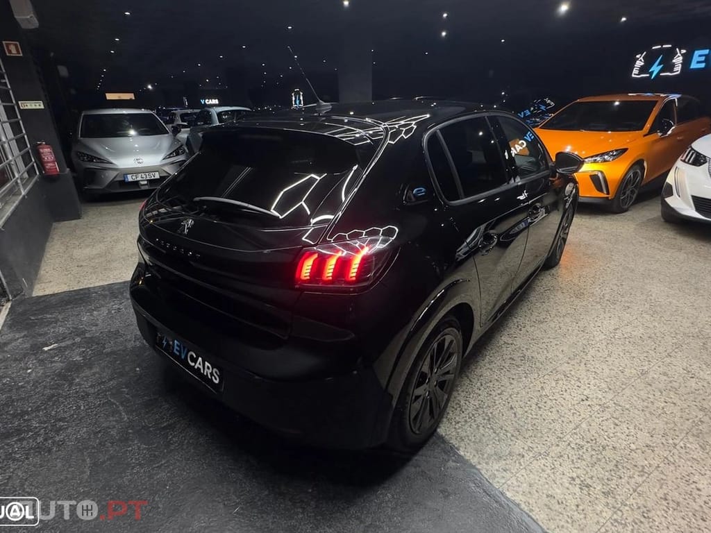 Peugeot E-208 50 kWh Allure Pack