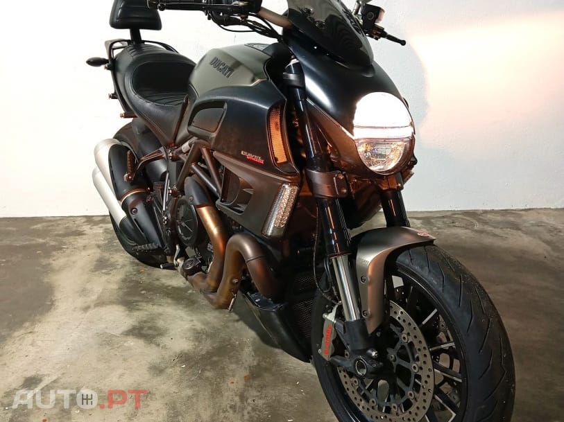 Ducati Diavel 1200 STRADA ABS LIQUIDAÇÃO DE STOCK - PREÇOS PROMOCIONAIS 5 DIAS DE PREÇOS INCRÍVEIS