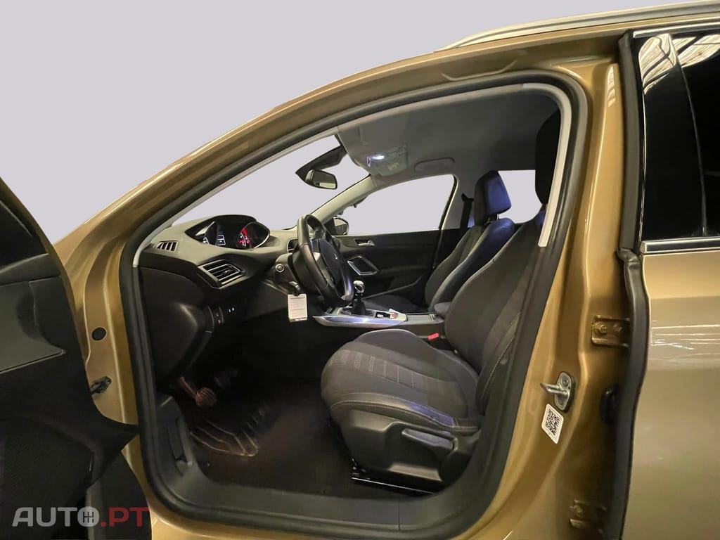 Peugeot 308 SW 1.2 PureTech Allure — fotografia 5