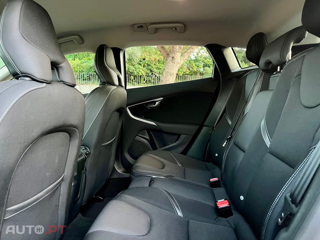 Volvo V40 D2