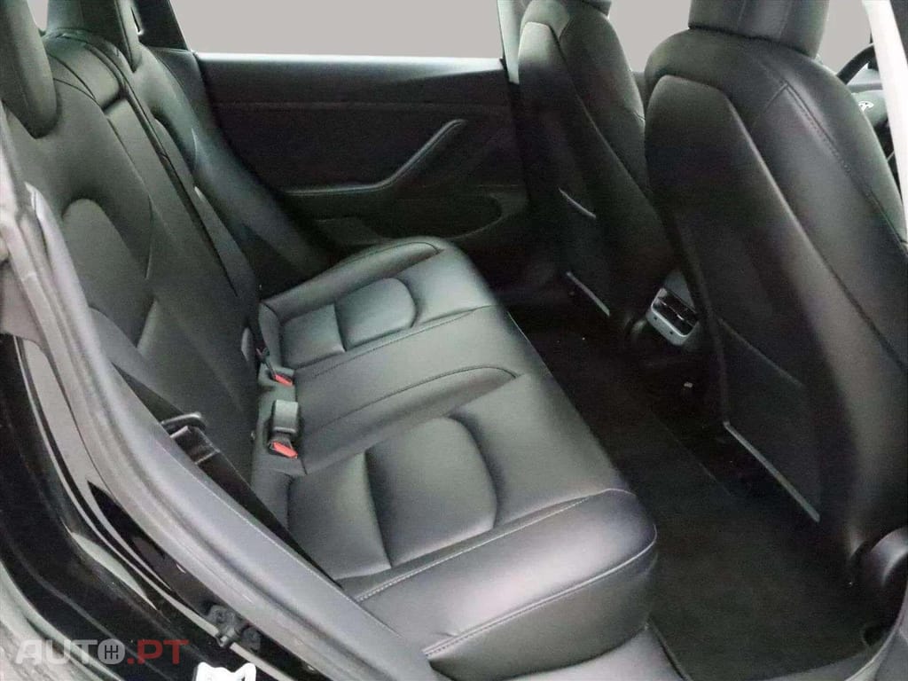 Tesla Model 3 Standard RWD Plus AUTOPILOT