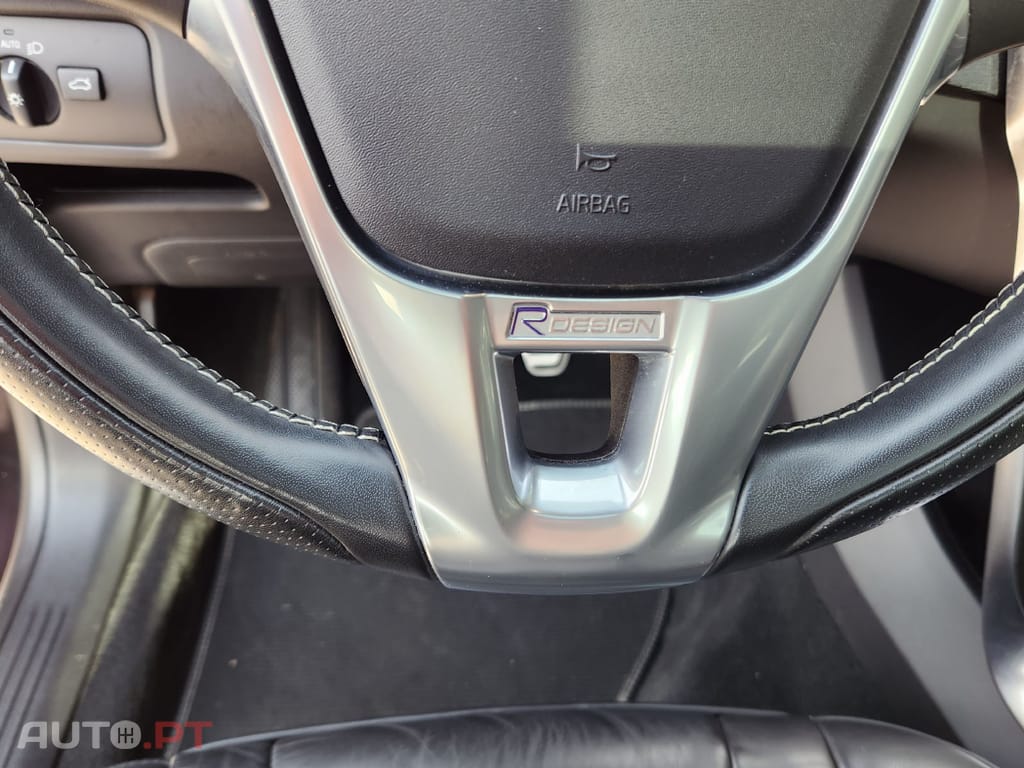 Volvo V40 2.0 D3 R-Design