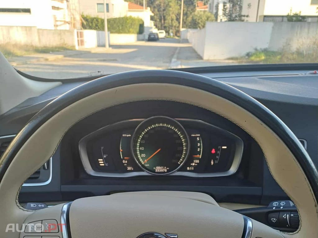 Volvo V60 D5 2.0D 225cv G-TRONIC 8vel