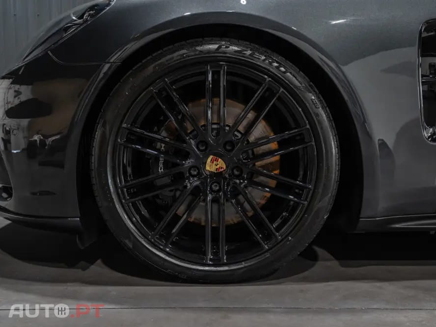 Porsche Panamera 4 E-Hybrid
