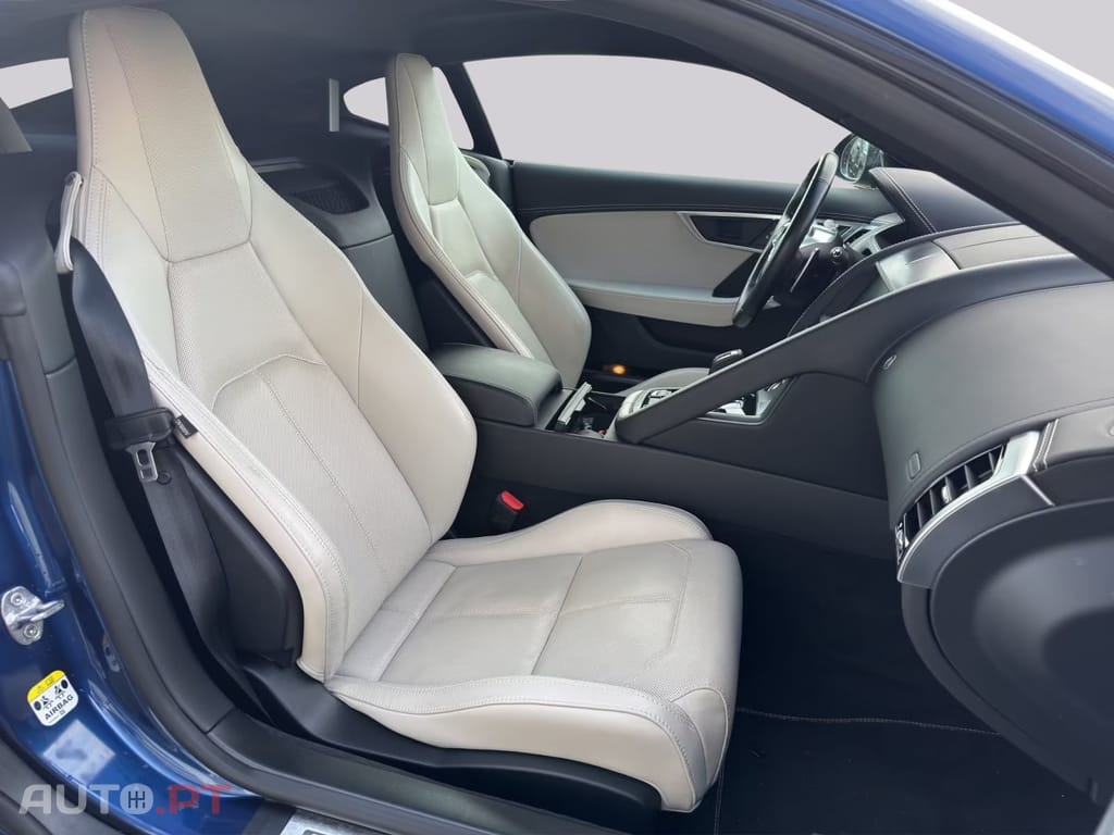 Jaguar F-Type P300 R-Dynamic