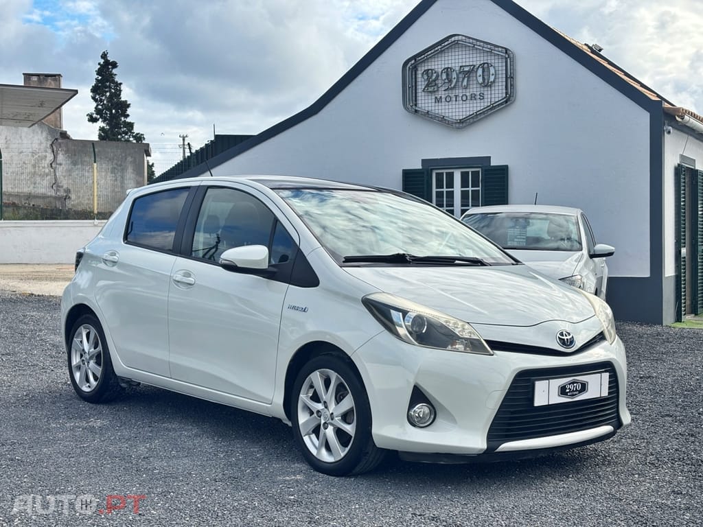 Toyota Yaris 1.5 HSD Square Collec.White