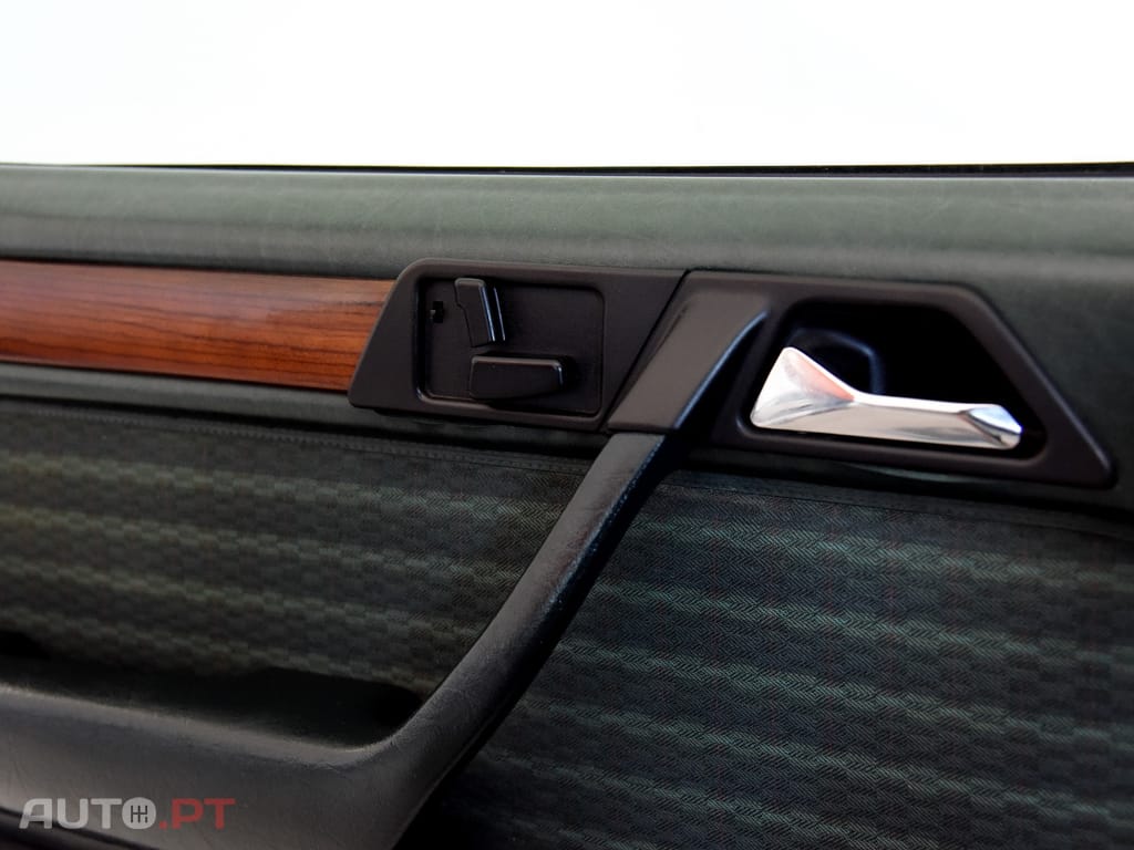 Mercedes-Benz E 300 D Turbo