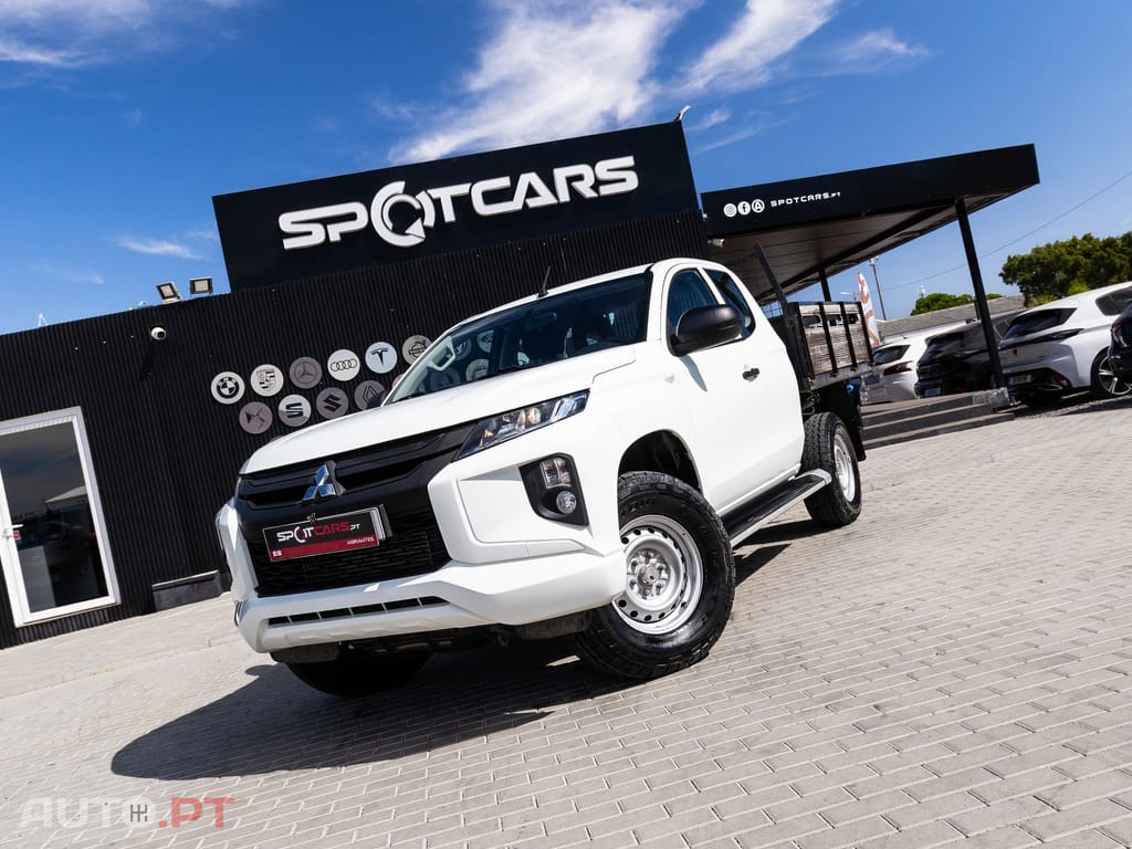 Mitsubishi L200 2.3 DI-D CD Invite Strakar Look 4WD