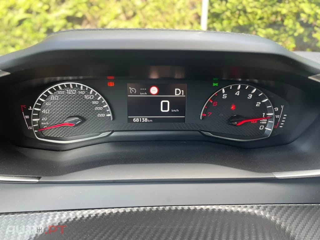 Peugeot 2008 1.2 PureTech Active Pack EAT8 — fotografia 10