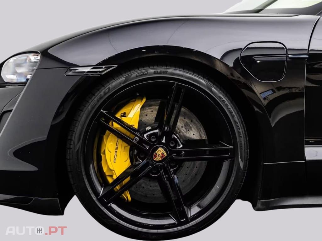 Porsche Taycan TURBO ALL-BLACK