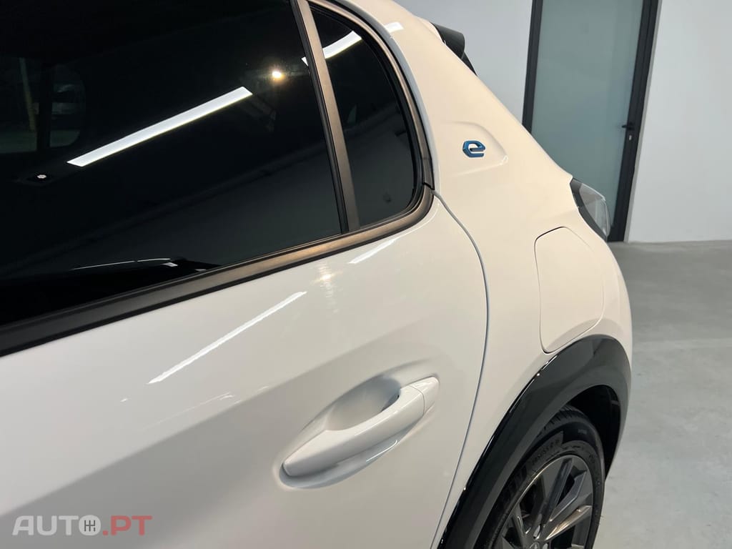 Peugeot E-208 50 kWh Allure Pack