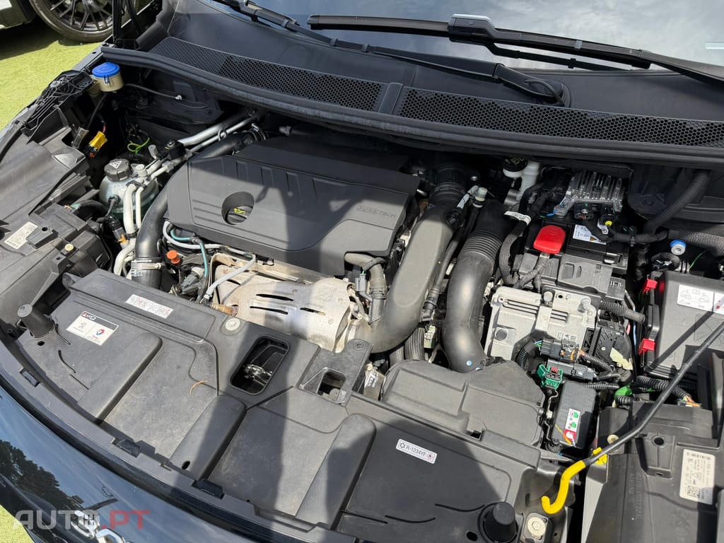 Peugeot 3008 1.6 Hybrid Allure e-EAT8