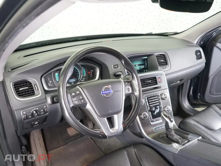 Volvo V60 2.4 D6 Momentum AWD Phev
